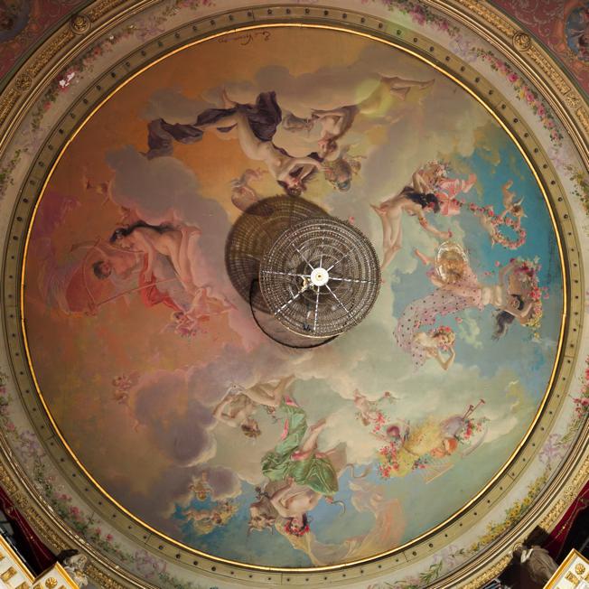 Plafond peint du théâtre de Nevers